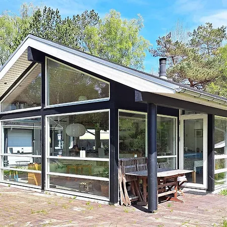 8 Person In Feriehus Hadsund